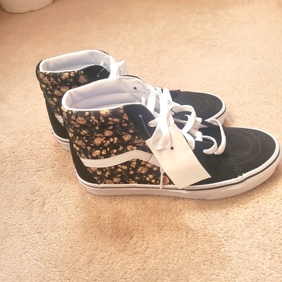 Ladies Sneakers - Picture 1 of 9